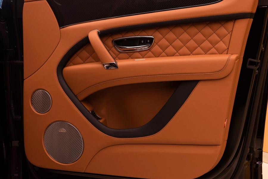 Детали интерьера Bentley Bentayga Speed Centenary Specifications 2020 года  (UAE) (фото 8 из 10)